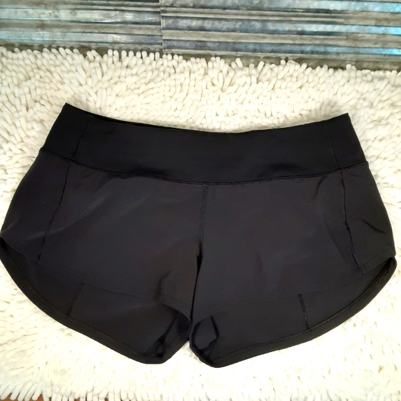 Lululemon Hotty Hot Shorts Size 6 Regular